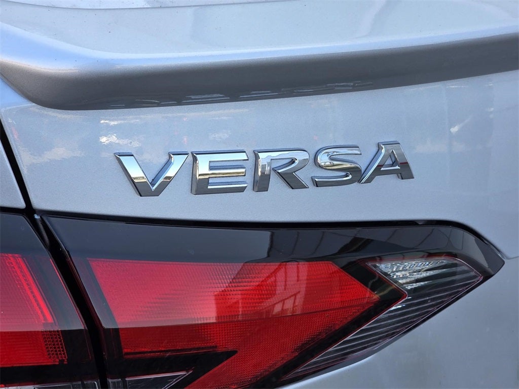 2025 Nissan Versa 1.6 SR