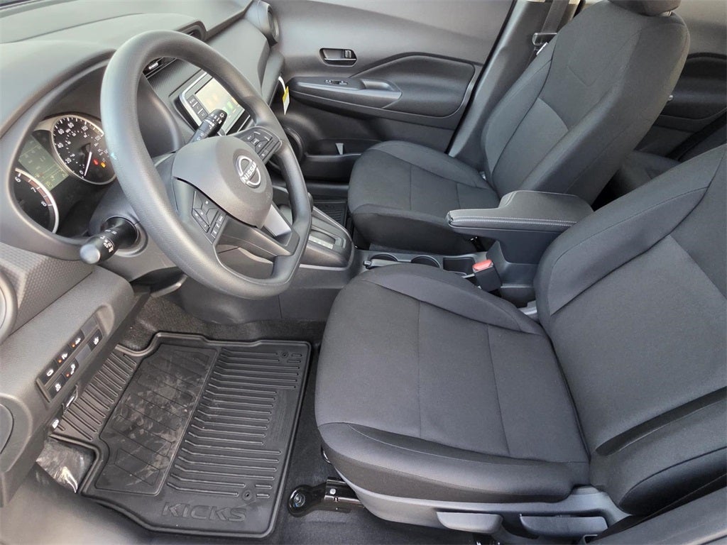 2025 Nissan Kicks Play S