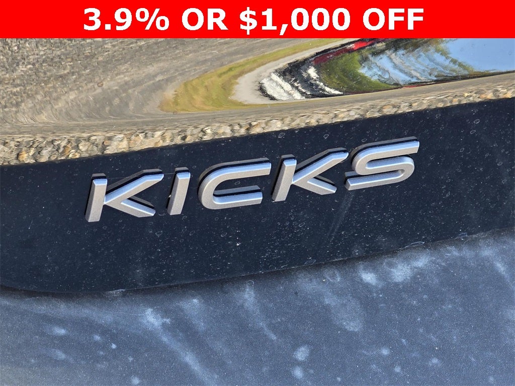 2026 Nissan Kicks SR