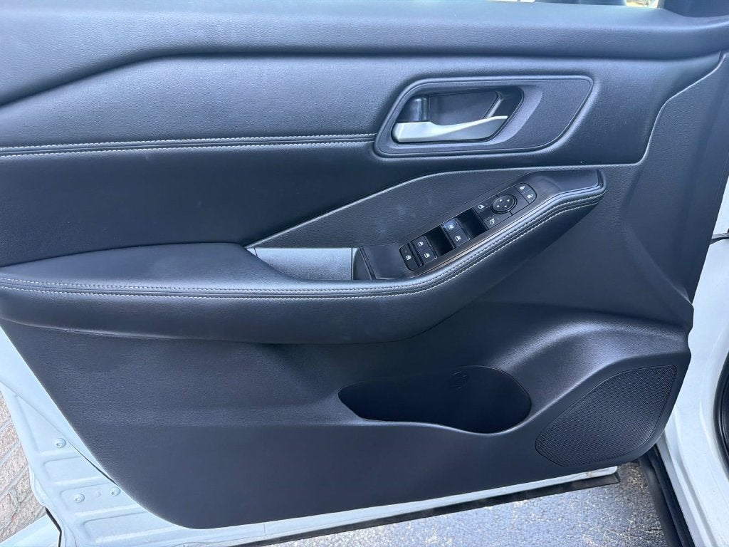 2024 Nissan Rogue SV PREMIUM PACKAGE