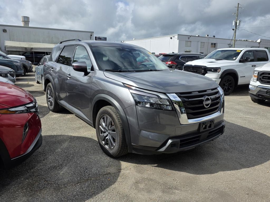 2024 Nissan Pathfinder SV