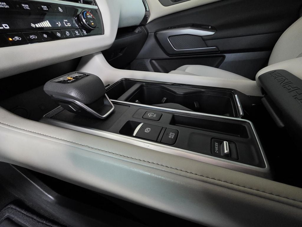 2024 Nissan Pathfinder SL Premium Package