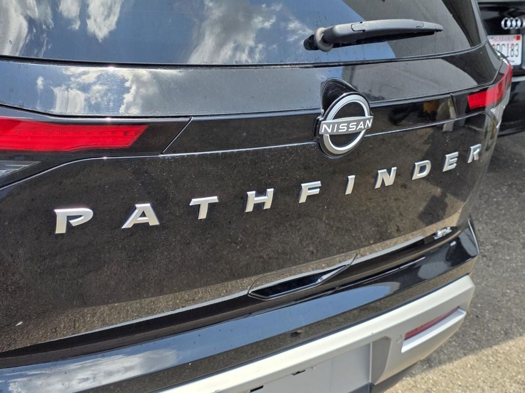 2024 Nissan Pathfinder SL Premium Package