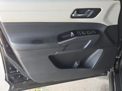 2024 Nissan Pathfinder SL Premium Package