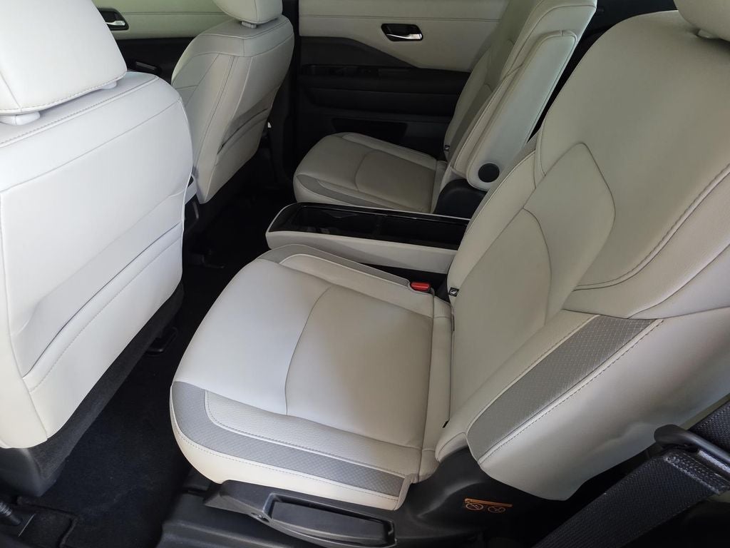 2024 Nissan Pathfinder SL Premium Package