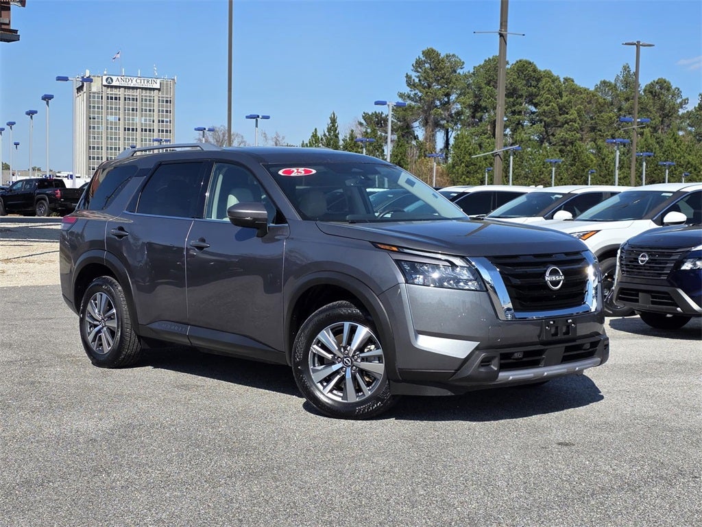 2025 Nissan Pathfinder SL
