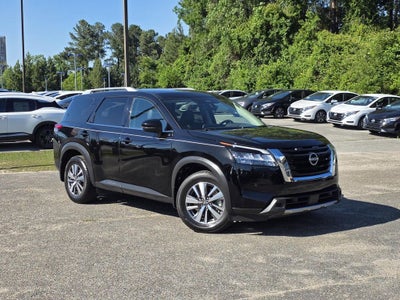 2024 Nissan Pathfinder SL