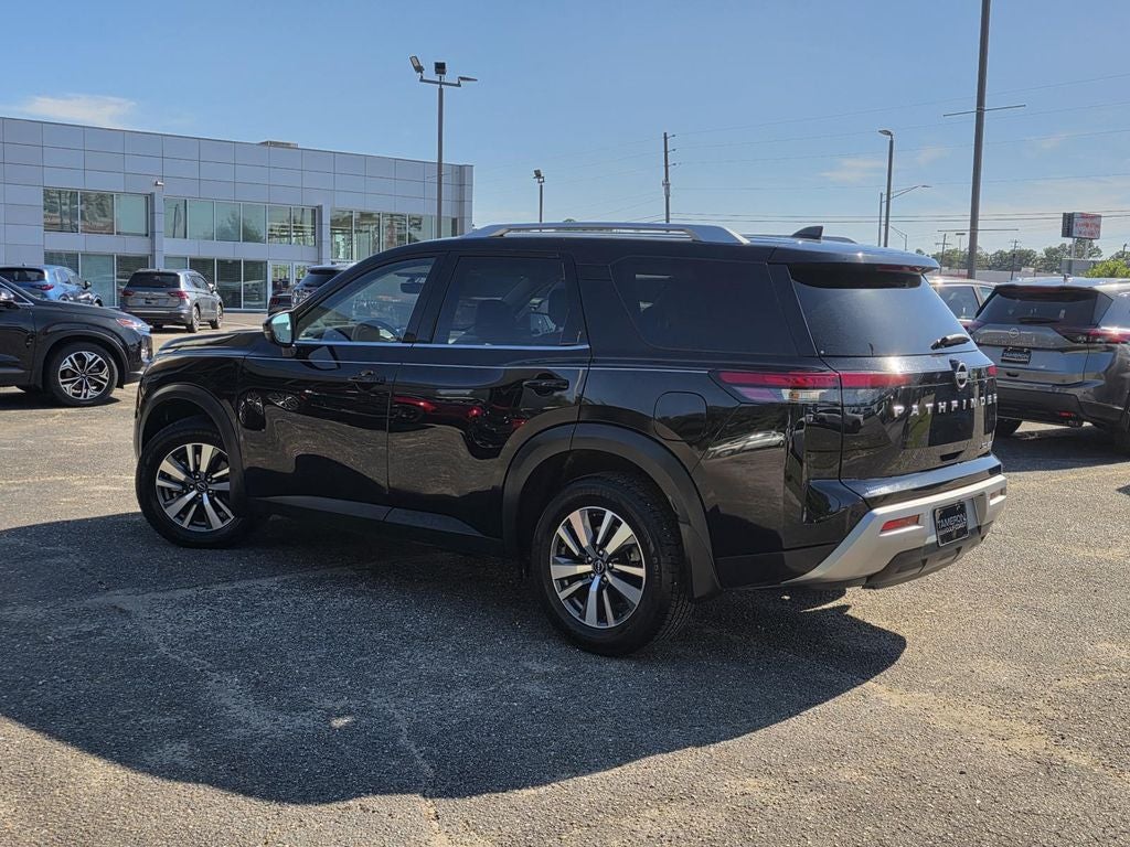 2024 Nissan Pathfinder SL