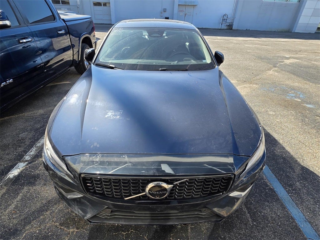 2024 Volvo S60 B5 Plus Dark Theme