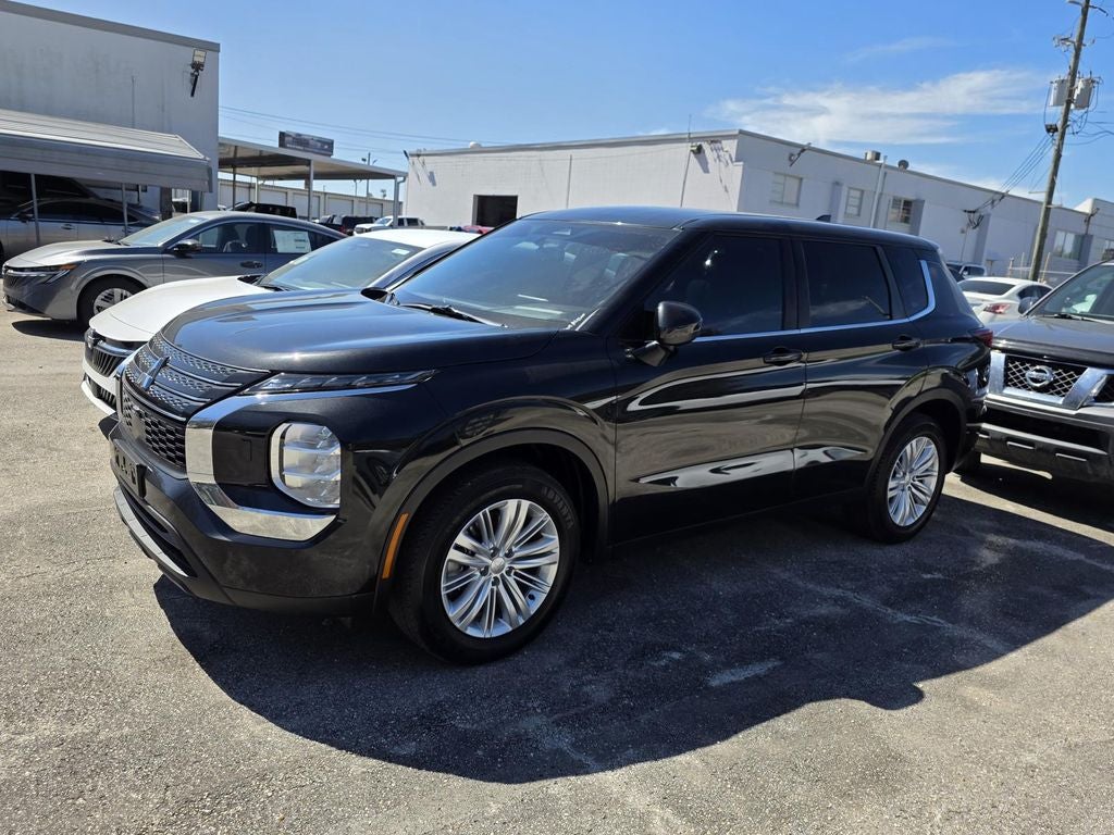 2023 Mitsubishi Outlander ES
