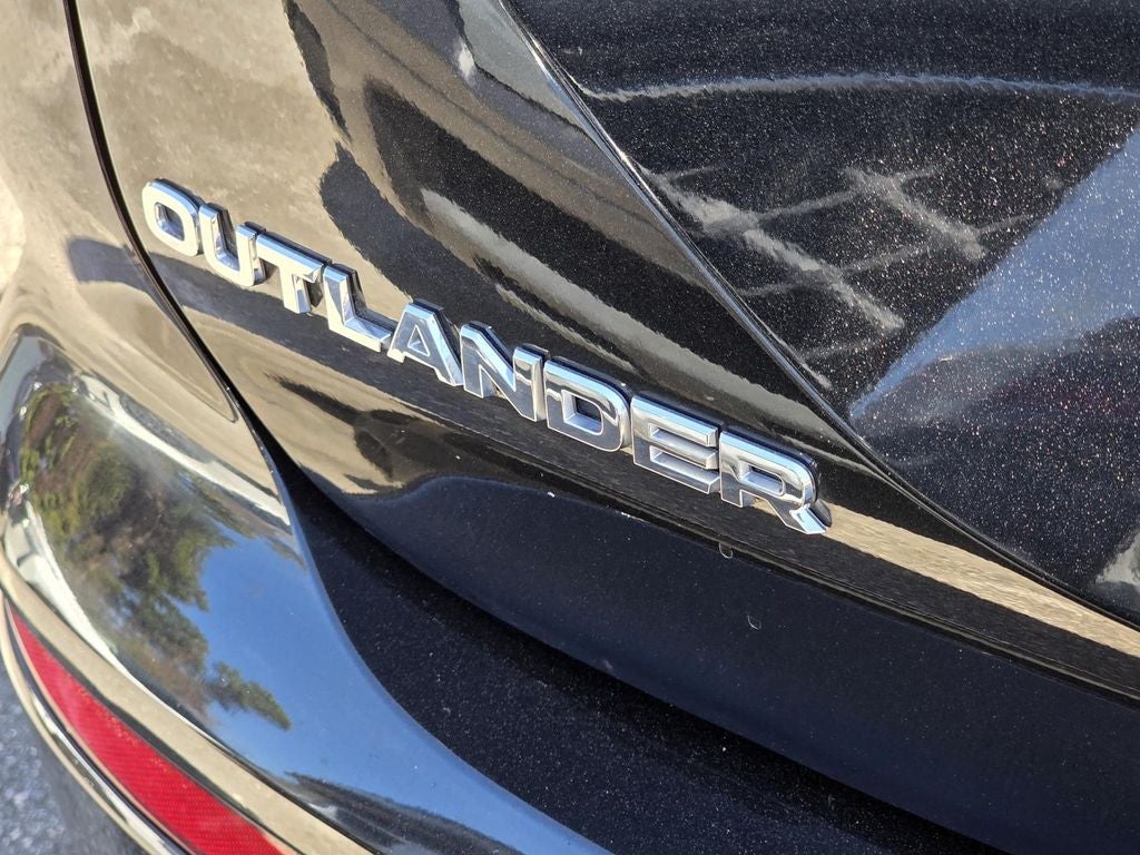 2023 Mitsubishi Outlander ES