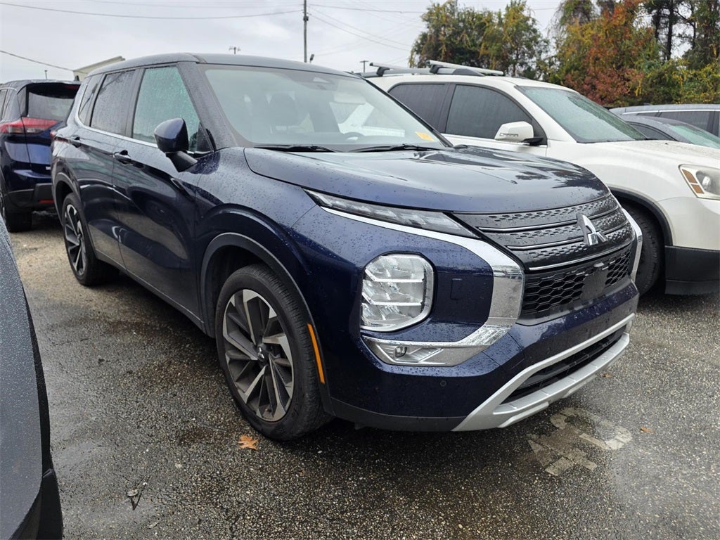 2024 Mitsubishi Outlander SE