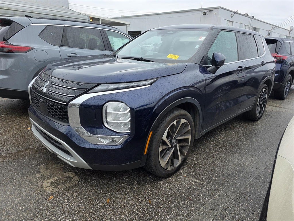2024 Mitsubishi Outlander SE
